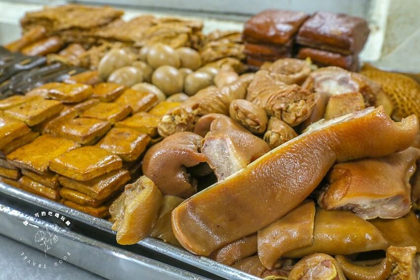 整條街生意最好就這間，食尚玩家推薦蕃茄牛肉麵，我覺得滷味也很強！