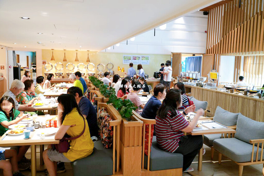 宜蘭礁溪福朋喜來登酒店，烤鴨五吃、無邊際泳池、兒童遊戲室，免