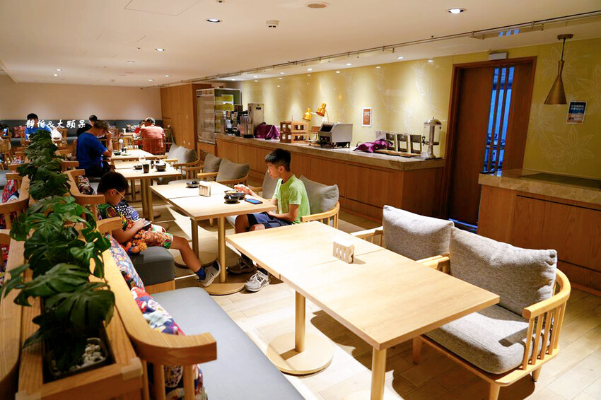 宜蘭礁溪福朋喜來登酒店，烤鴨五吃、無邊際泳池、兒童遊戲室，免