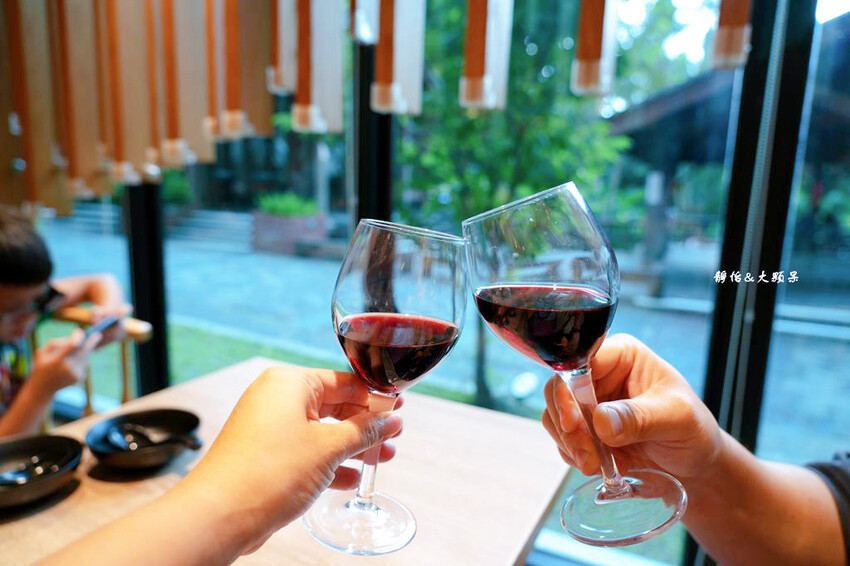 宜蘭礁溪福朋喜來登酒店，烤鴨五吃、無邊際泳池、兒童遊戲室，免