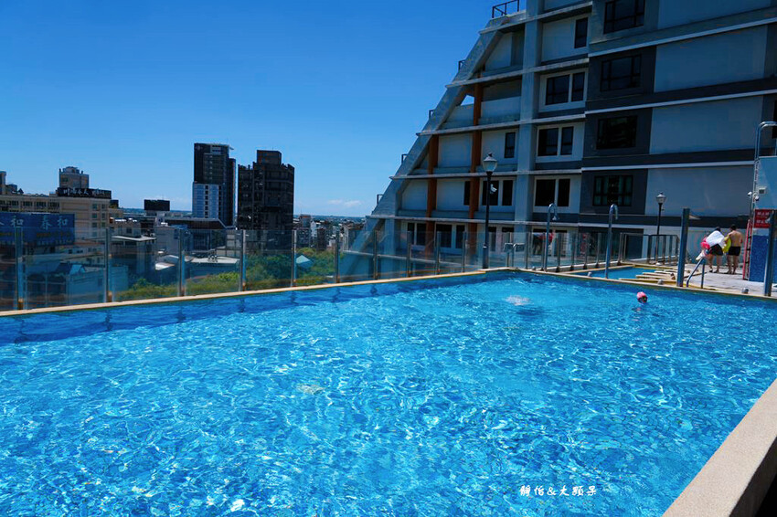 宜蘭礁溪福朋喜來登酒店，烤鴨五吃、無邊際泳池、兒童遊戲室，免