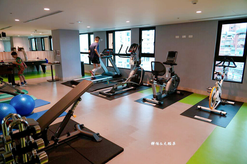 宜蘭礁溪福朋喜來登酒店，烤鴨五吃、無邊際泳池、兒童遊戲室，免