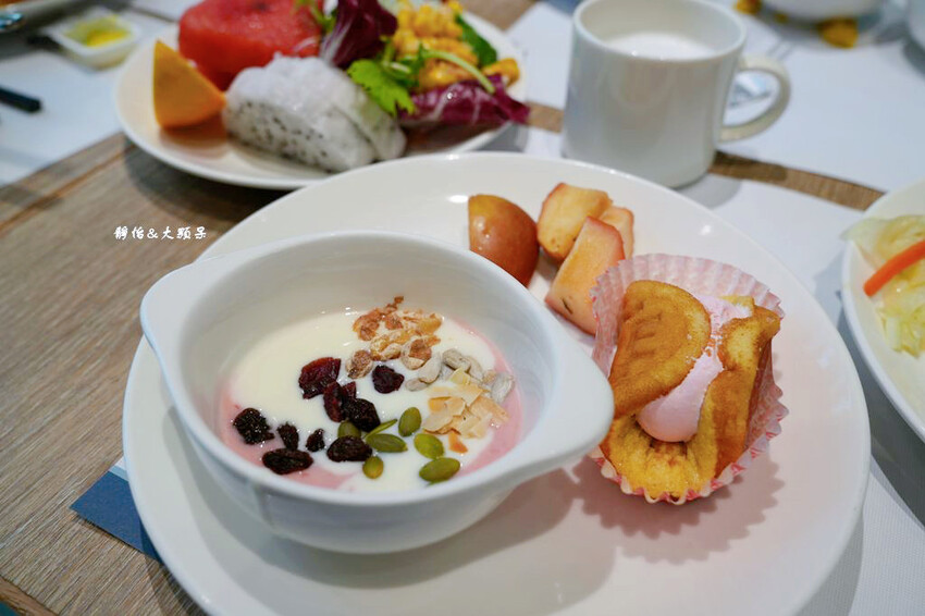 宜蘭礁溪福朋喜來登酒店，烤鴨五吃、無邊際泳池、兒童遊戲室，免