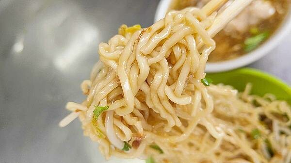 統鮮好滋味|隱藏在巷弄裡爆便宜爆好吃的路邊攤小吃店,汕頭麵必點