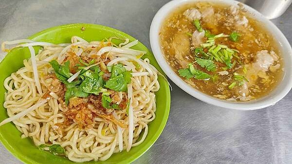 統鮮好滋味|隱藏在巷弄裡爆便宜爆好吃的路邊攤小吃店,汕頭麵必點