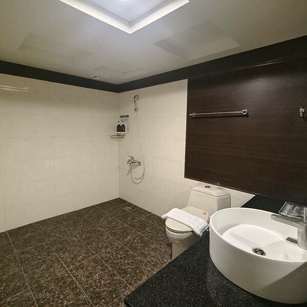 (台中/北區)友愛富豪國際大飯店，鄰近中華夜市&一中商圈，生活機能相當豐富