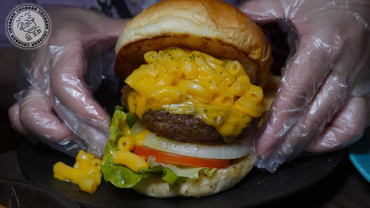 東區早午餐首選！ABV美式餐酒館台北最道地手工漢堡，美式烤肉美味爆棚。