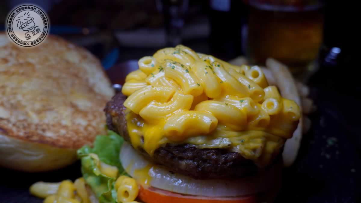 東區早午餐首選！ABV美式餐酒館台北最道地手工漢堡，美式烤肉美味爆棚。