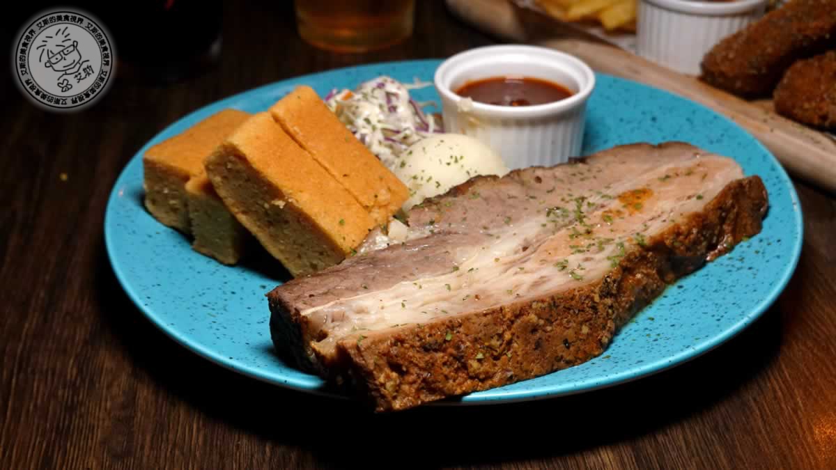 東區早午餐首選！ABV美式餐酒館台北最道地手工漢堡，美式烤肉美味爆棚。