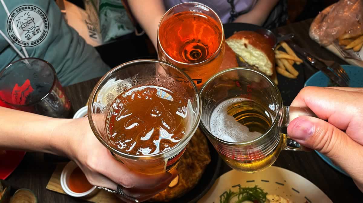 東區早午餐首選！ABV美式餐酒館台北最道地手工漢堡，美式烤肉美味爆棚。