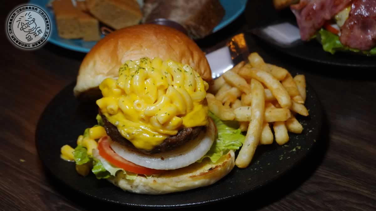 東區早午餐首選！ABV美式餐酒館台北最道地手工漢堡，美式烤肉美味爆棚。