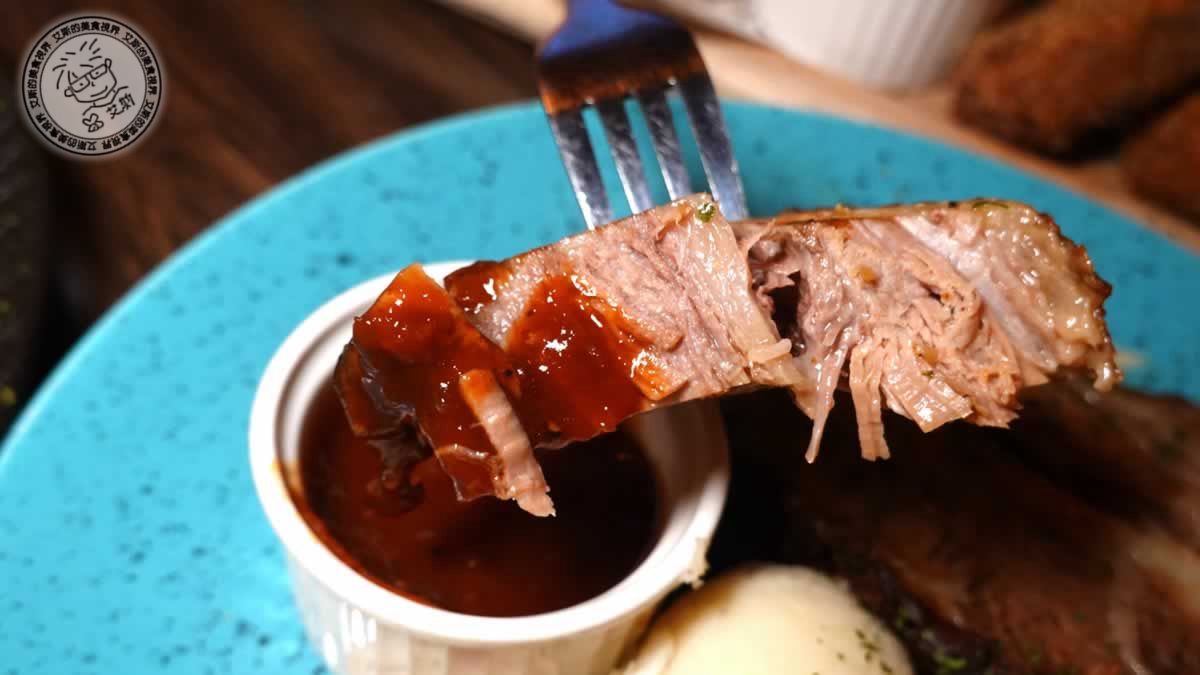 東區早午餐首選！ABV美式餐酒館台北最道地手工漢堡，美式烤肉美味爆棚。