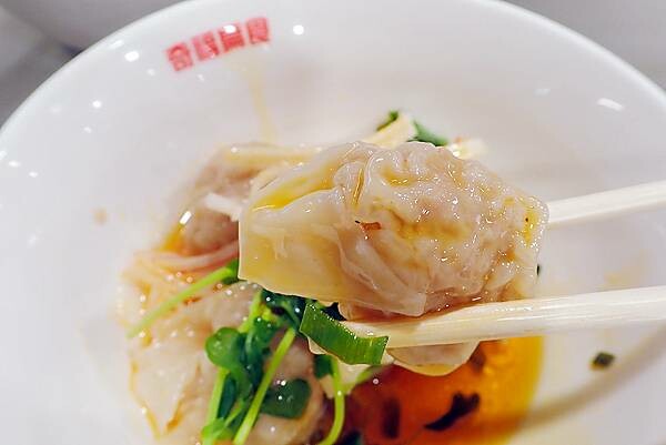 永康街美食│奇福扁食-隱藏巷弄超過30年不變的好味道，皮薄滑