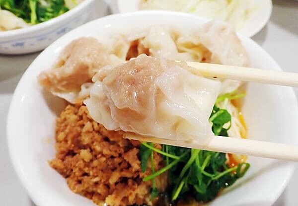 永康街美食│奇福扁食-隱藏巷弄超過30年不變的好味道，皮薄滑