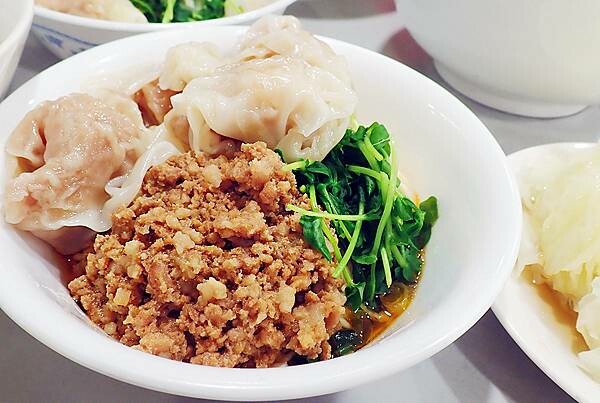 永康街美食│奇福扁食-隱藏巷弄超過30年不變的好味道，皮薄滑