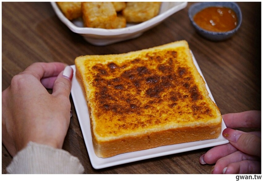 台中超人氣爆漿千層開新店啦!結合早午餐,還有新品買一送一