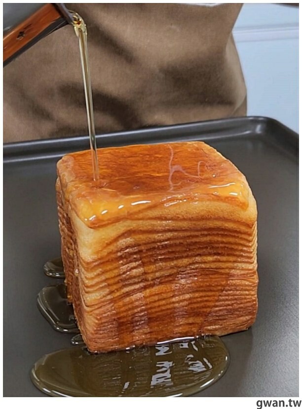 台中超人氣爆漿千層開新店啦!結合早午餐,還有新品買一送一