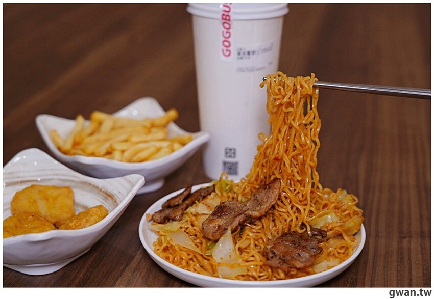 台中超人氣爆漿千層開新店啦!結合早午餐,還有新品買一送一