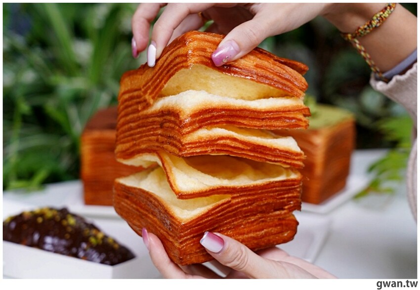 台中超人氣爆漿千層開新店啦!結合早午餐,還有新品買一送一