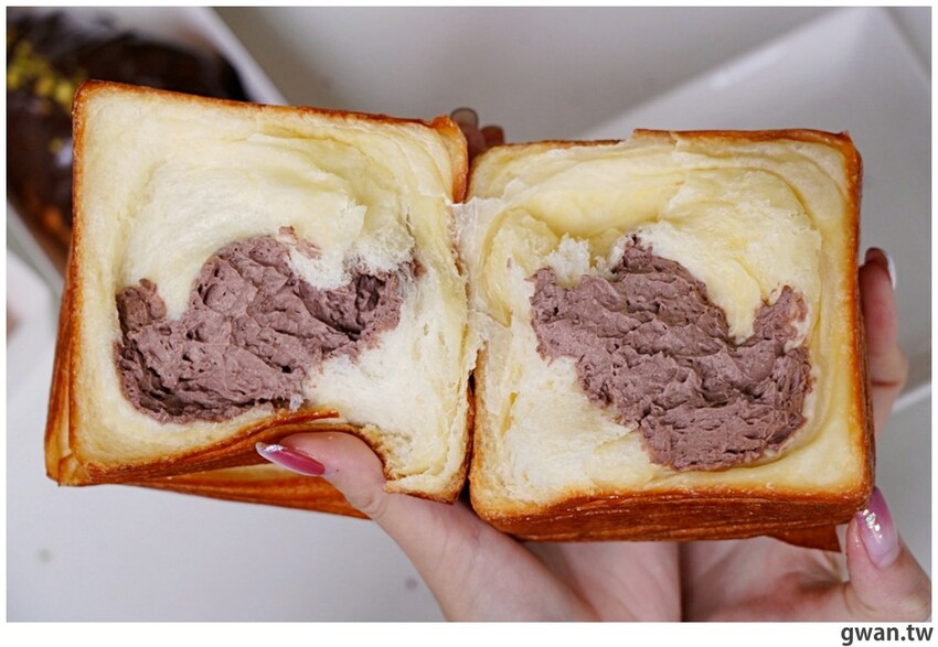 台中超人氣爆漿千層開新店啦!結合早午餐,還有新品買一送一