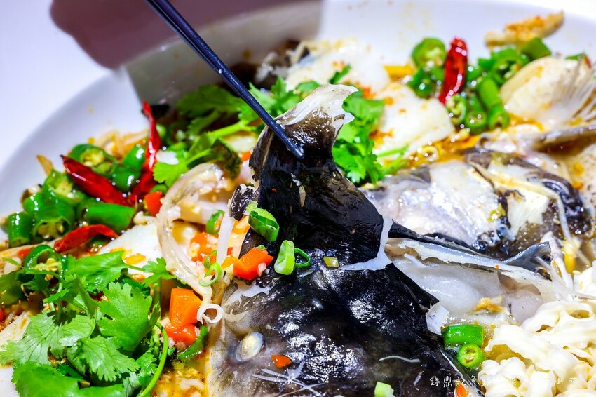 桃園市八德區【桃園酸菜魚】錄鼎記魚頭酸菜魚桃園八德店，一個人也能吃酸菜魚鍋推薦！