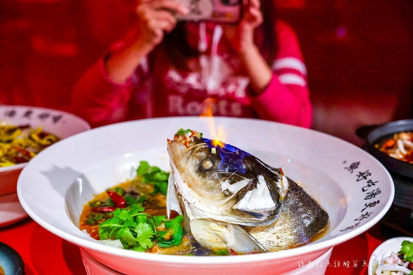 桃園市八德區【桃園酸菜魚】錄鼎記魚頭酸菜魚桃園八德店，一個人也能吃酸菜魚鍋推薦！
