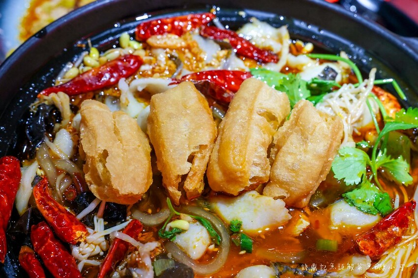 桃園市八德區【桃園酸菜魚】錄鼎記魚頭酸菜魚桃園八德店，一個人也能吃酸菜魚鍋推薦！