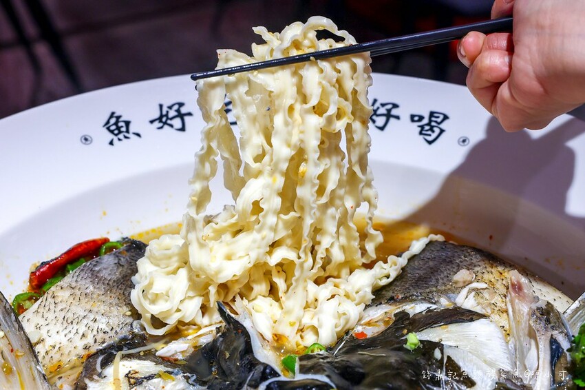 桃園市八德區【桃園酸菜魚】錄鼎記魚頭酸菜魚桃園八德店，一個人也能吃酸菜魚鍋推薦！