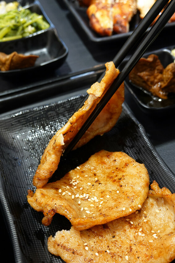 台北市中正區吃得好、吃得飽有古早味紅茶喝到飽還能續飯的飴盛禾烤定食，CP值爆表、物價飆漲也能吃出幸福感的便當店