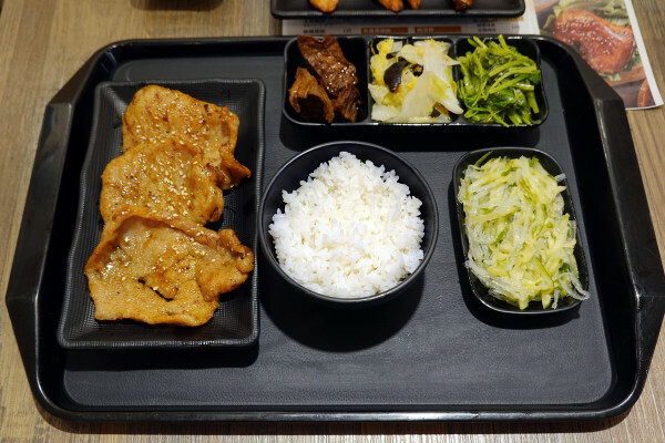 台北市中正區吃得好、吃得飽有古早味紅茶喝到飽還能續飯的飴盛禾烤定食，CP值爆表、物價飆漲也能吃出幸福感的便當店