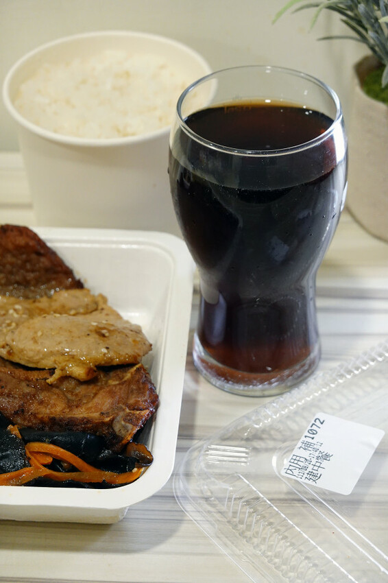 台北市中正區吃得好、吃得飽有古早味紅茶喝到飽還能續飯的飴盛禾烤定食，CP值爆表、物價飆漲也能吃出幸福感的便當店