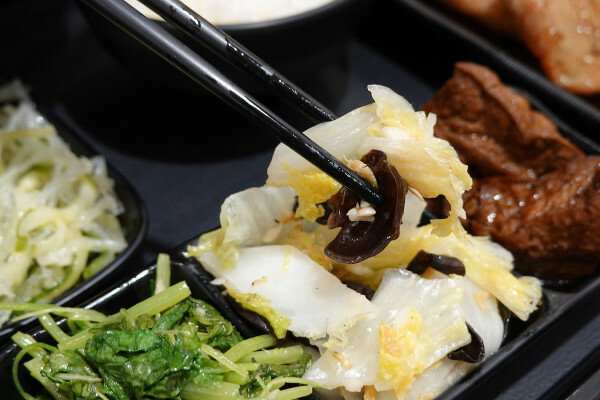 台北市中正區吃得好、吃得飽有古早味紅茶喝到飽還能續飯的飴盛禾烤定食，CP值爆表、物價飆漲也能吃出幸福感的便當店