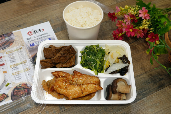台北市中正區吃得好、吃得飽有古早味紅茶喝到飽還能續飯的飴盛禾烤定食，CP值爆表、物價飆漲也能吃出幸福感的便當店