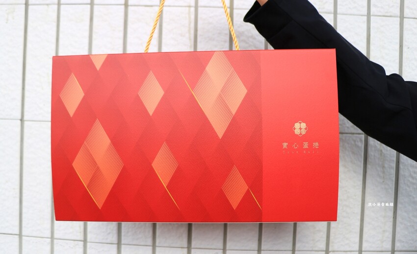 高雄市鳳山區實心蛋捲 鳳山門市‧台中十大伴手禮襲捲高雄，送禮推薦就選新世代粹蛋捲、曲奇禮盒，越吃越唰嘴 - 敦 小 蓮の食旅錄