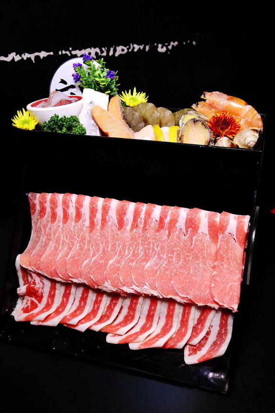 新竹火鍋推薦，浮誇系火鍋「六野鴛鴦鍋物」新開幕！頂級海鮮船水