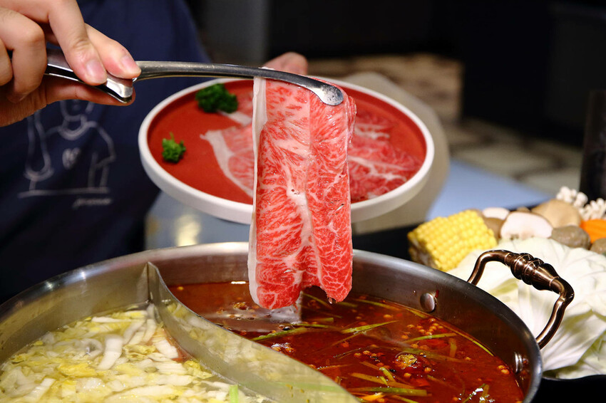 新竹火鍋推薦，浮誇系火鍋「六野鴛鴦鍋物」新開幕！頂級海鮮船水