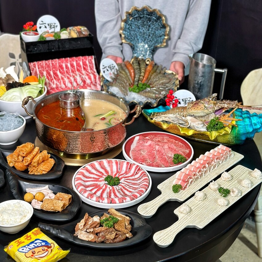 新竹麻辣鍋推薦!「六野鴛鴦鍋物」不能錯過超浮誇頂級豪華巨無霸貝殼海鮮船,整體食材新鮮,重點是湯頭好喝,鴨血、豆腐、酸菜都能無限續! - 阿華田的美食日記