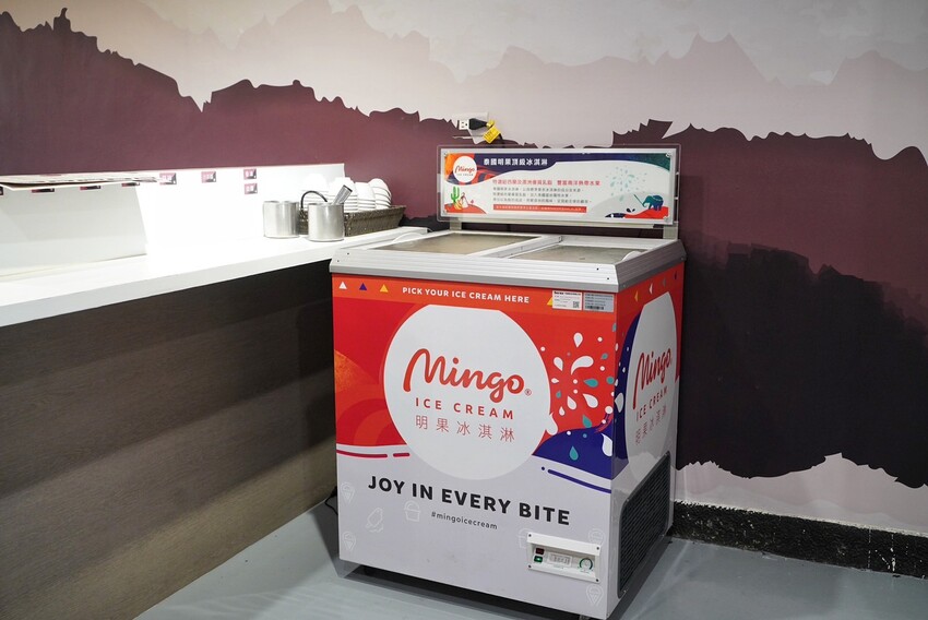 新竹麻辣鍋推薦!「六野鴛鴦鍋物」不能錯過超浮誇頂級豪華巨無霸貝殼海鮮船,整體食材新鮮,重點是湯頭好喝,鴨血、豆腐、酸菜都能無限續! - 阿華田的美食日記