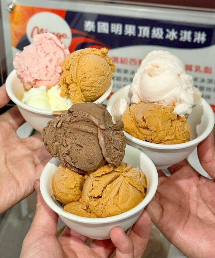 新竹麻辣鍋推薦!「六野鴛鴦鍋物」不能錯過超浮誇頂級豪華巨無霸貝殼海鮮船,整體食材新鮮,重點是湯頭好喝,鴨血、豆腐、酸菜都能無限續! - 阿華田的美食日記