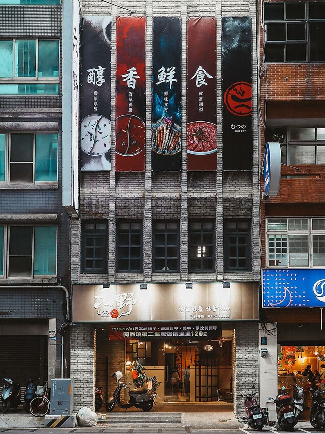 新竹六野鴛鴦鍋物全新開幕 奢華大龍蝦生食極干貝生蠔六人頂級豪華套餐只要$4999,六種自熬湯底內用白飯、王子麵免費供應