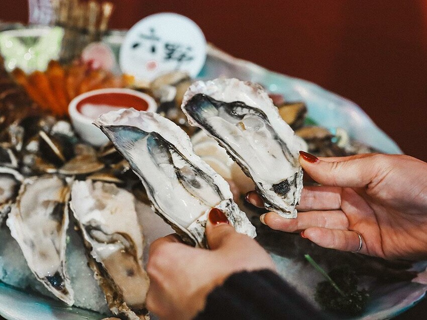 新竹六野鴛鴦鍋物全新開幕 奢華大龍蝦生食極干貝生蠔六人頂級豪華套餐只要$4999,六種自熬湯底內用白飯、王子麵免費供應