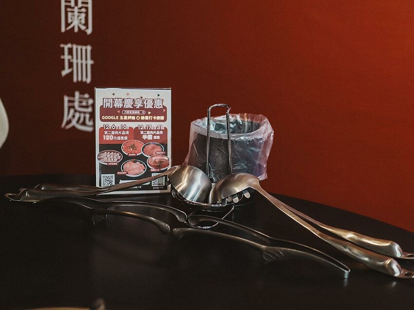 新竹六野鴛鴦鍋物全新開幕 奢華大龍蝦生食極干貝生蠔六人頂級豪華套餐只要$4999,六種自熬湯底內用白飯、王子麵免費供應