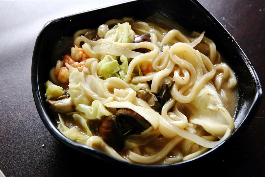 嘉義烤蚵吃到飽推薦！東石蚵王烤鮮蚵吃到飽，每人只要200元，