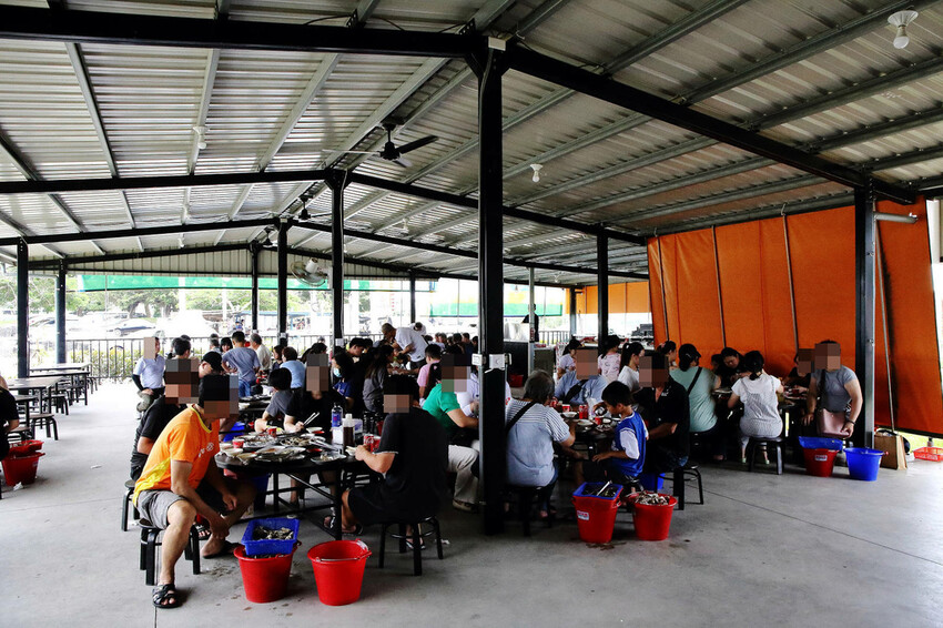 嘉義烤蚵吃到飽推薦！東石蚵王烤鮮蚵吃到飽，每人只要200元，