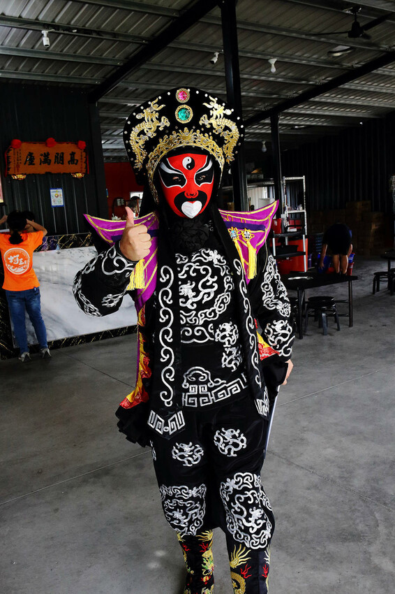 嘉義烤蚵吃到飽推薦！東石蚵王烤鮮蚵吃到飽，每人只要200元，