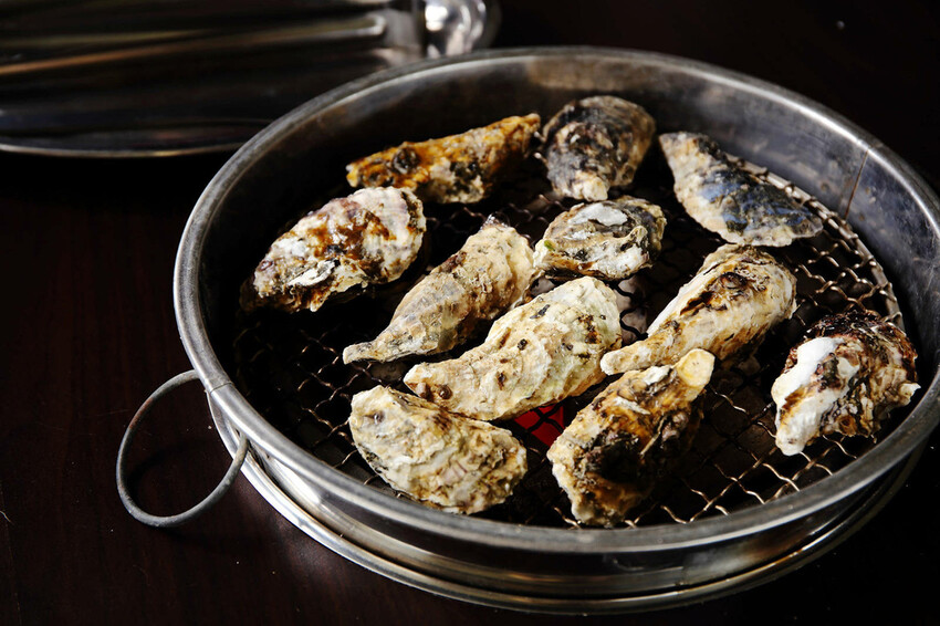 必吃嘉義在地小吃推薦:東石蚵王烤鮮蚵吃到飽/ WalkerLand窩客島整理提供 未經許可不可轉載 必吃嘉義在地小吃推薦:東石蚵王烤鮮蚵吃到飽/ WalkerLand窩客島整理提供 未經許可不可轉載