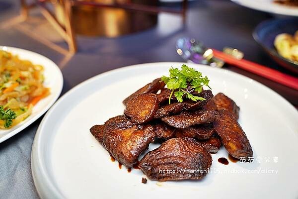 台北婚宴場地推薦【台北漢來大飯店宴會廳】天空森林戶外教堂|無邊際泳池|五星飯店婚宴場地|台北南港最美天際線 (18).JPG