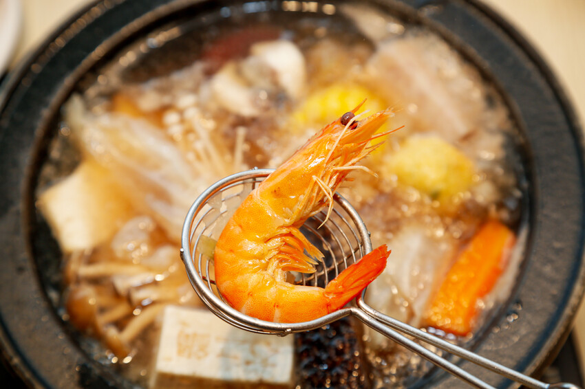 桃園市桃園區季節限定鍋底蒜香胡椒鍋新上市!超激省優惠券點主餐免費享用蛋餃or蔥香小丸子~滿額加送雪花牛肉．石二鍋