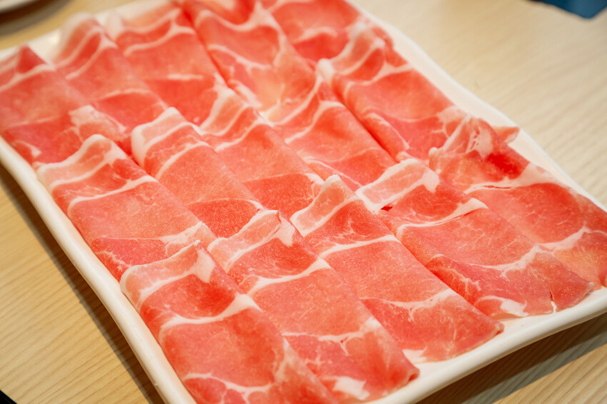 桃園市桃園區季節限定鍋底蒜香胡椒鍋新上市!超激省優惠券點主餐免費享用蛋餃or蔥香小丸子~滿額加送雪花牛肉．石二鍋