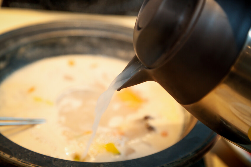 桃園市桃園區季節限定鍋底蒜香胡椒鍋新上市!超激省優惠券點主餐免費享用蛋餃or蔥香小丸子~滿額加送雪花牛肉．石二鍋